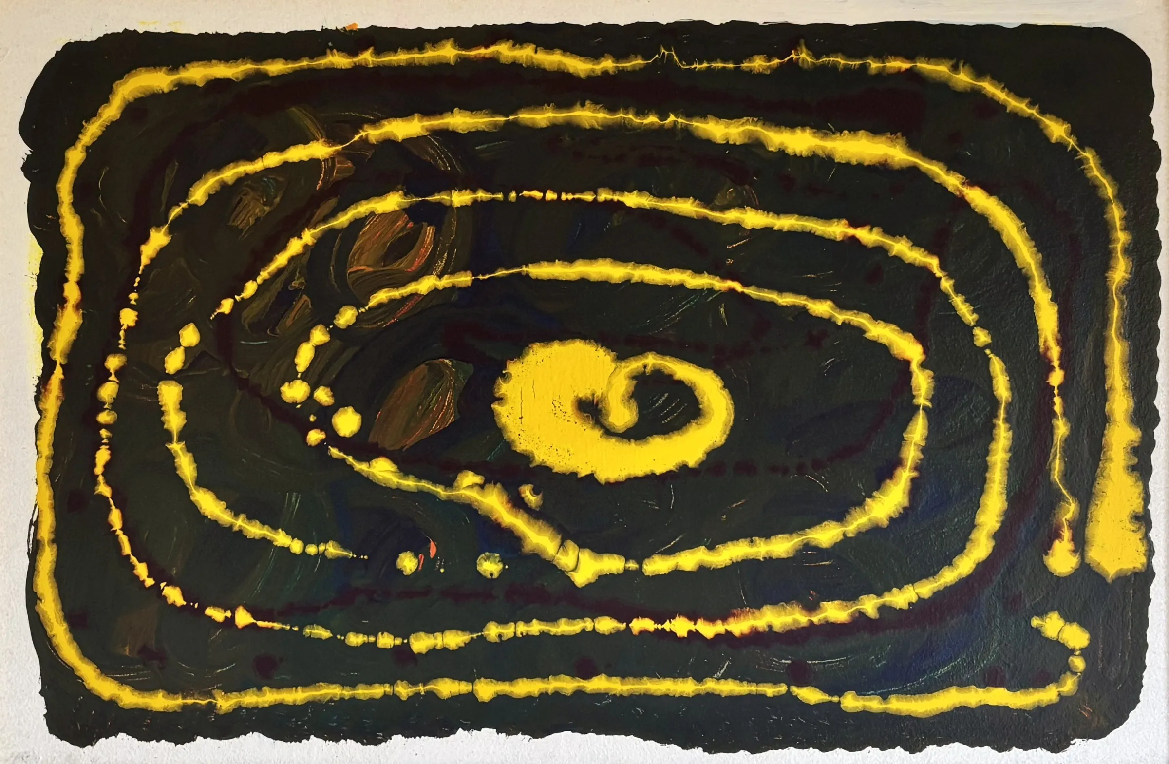 Dipinto astratto acrilico: su un fondo nero-blu una linea gialla continua, fatta di gocce, gira in spirale fino a un piccolo cuore giallo al centro